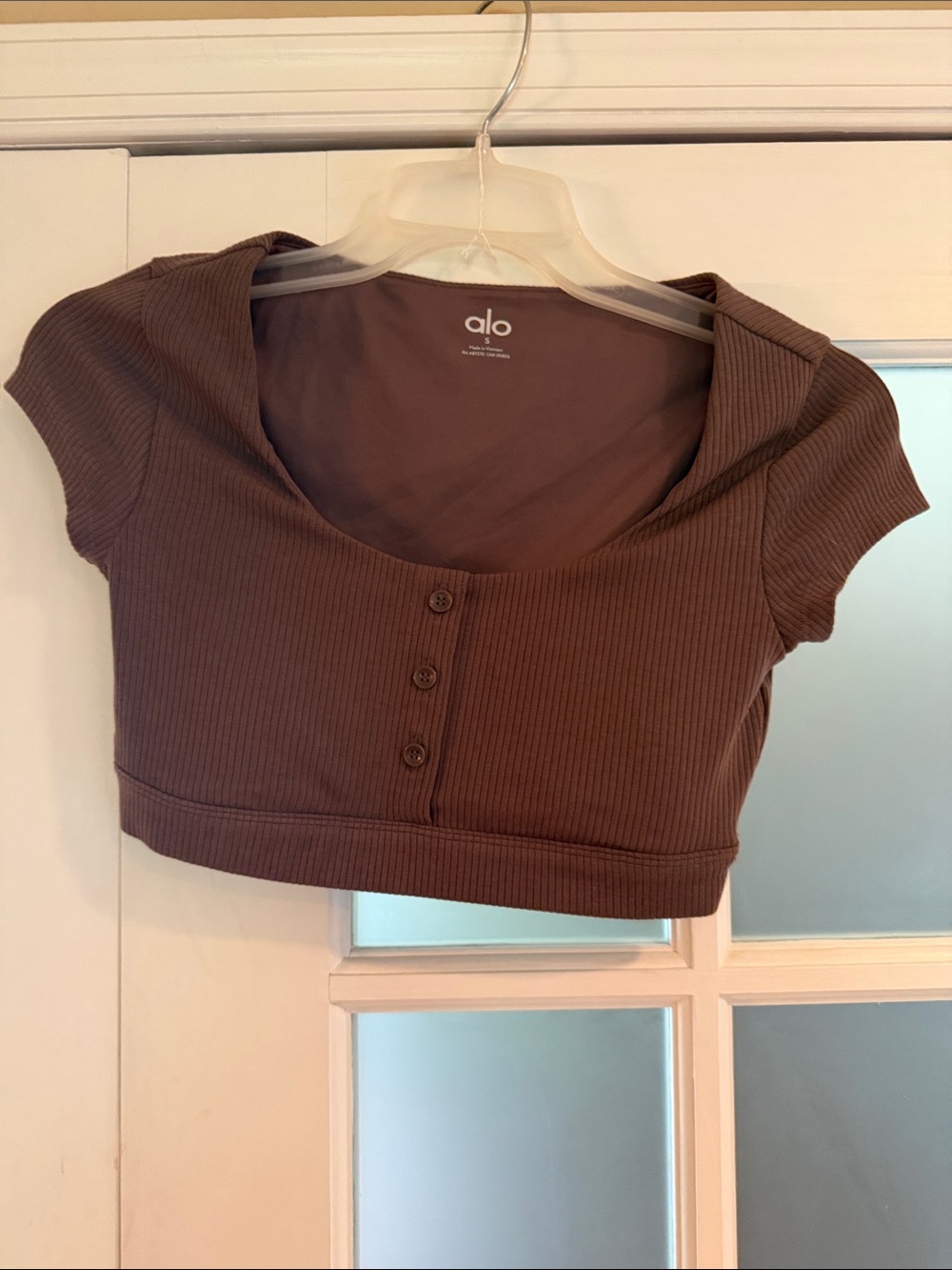ALO Yoga Brown Ribbed Cropped Scoop-Neck Button Top